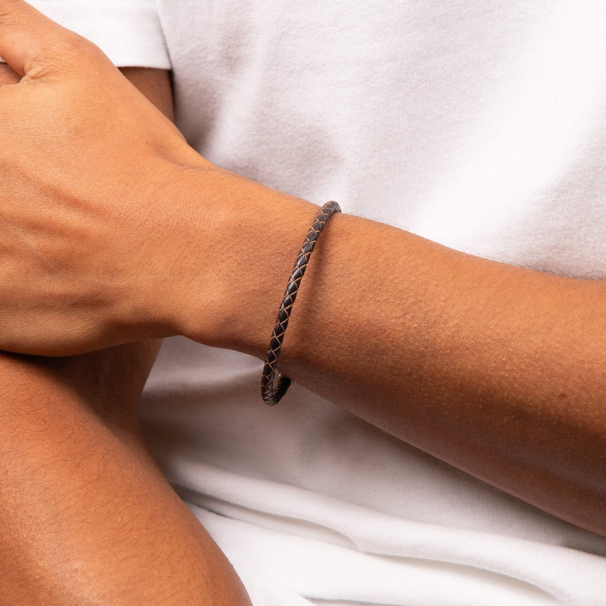 Fred Bennett Schmales Lederarmband mit Magnetverschluss