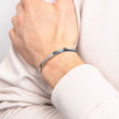 Fred Bennett Armreif aus Edelstahl und blauem PVD