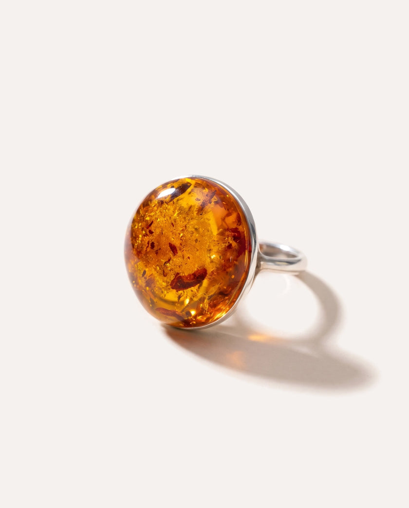 Anillo de cóctel grande de ámbar