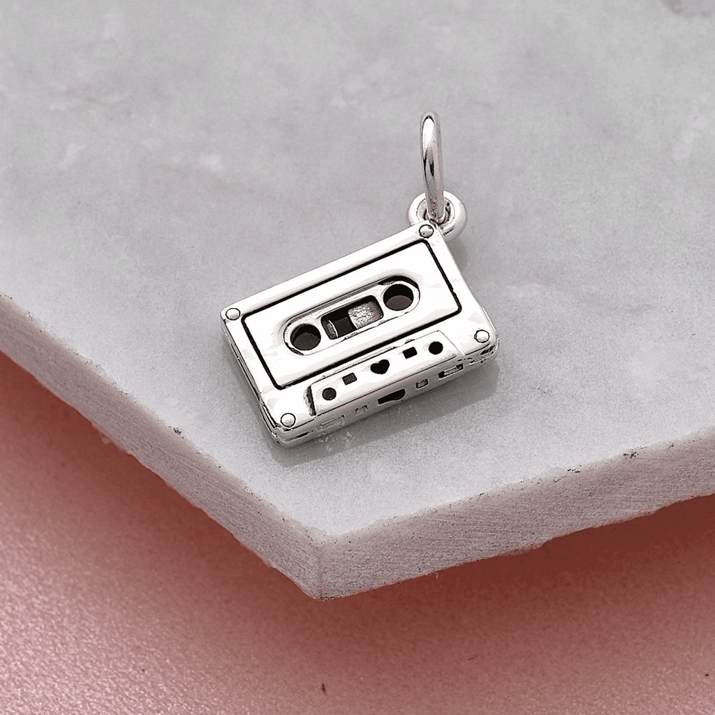 Bedel in de vorm van een cassettebandje