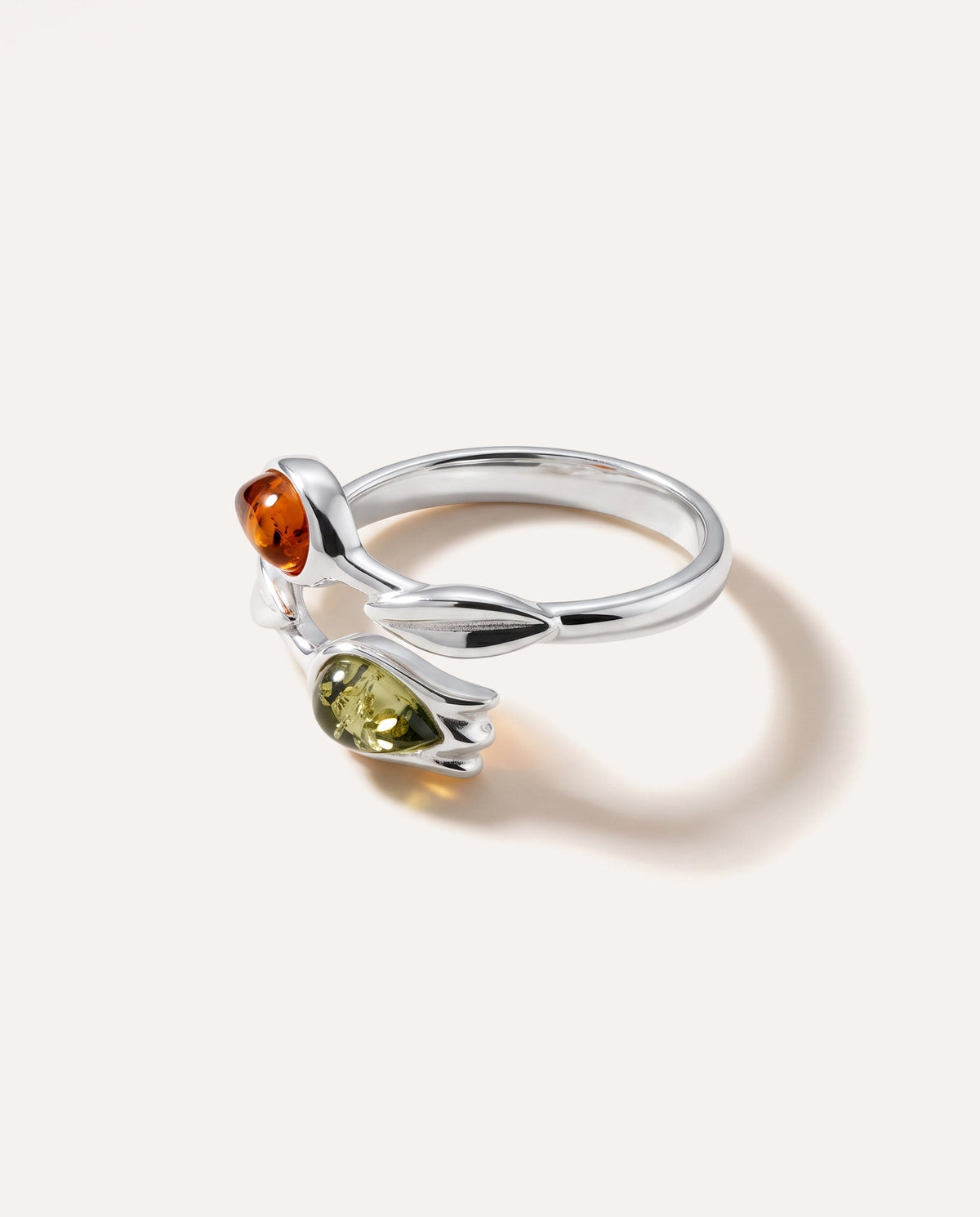 Anello a tulipano in ambra bicolore