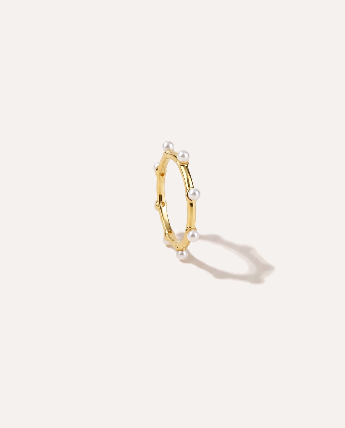Anello con perla a puntini