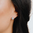 Diamonfire vierkante oorknopjes met pavézetting
