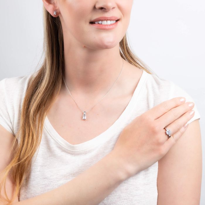 Diamonfire Ring mit Smaragdschliff