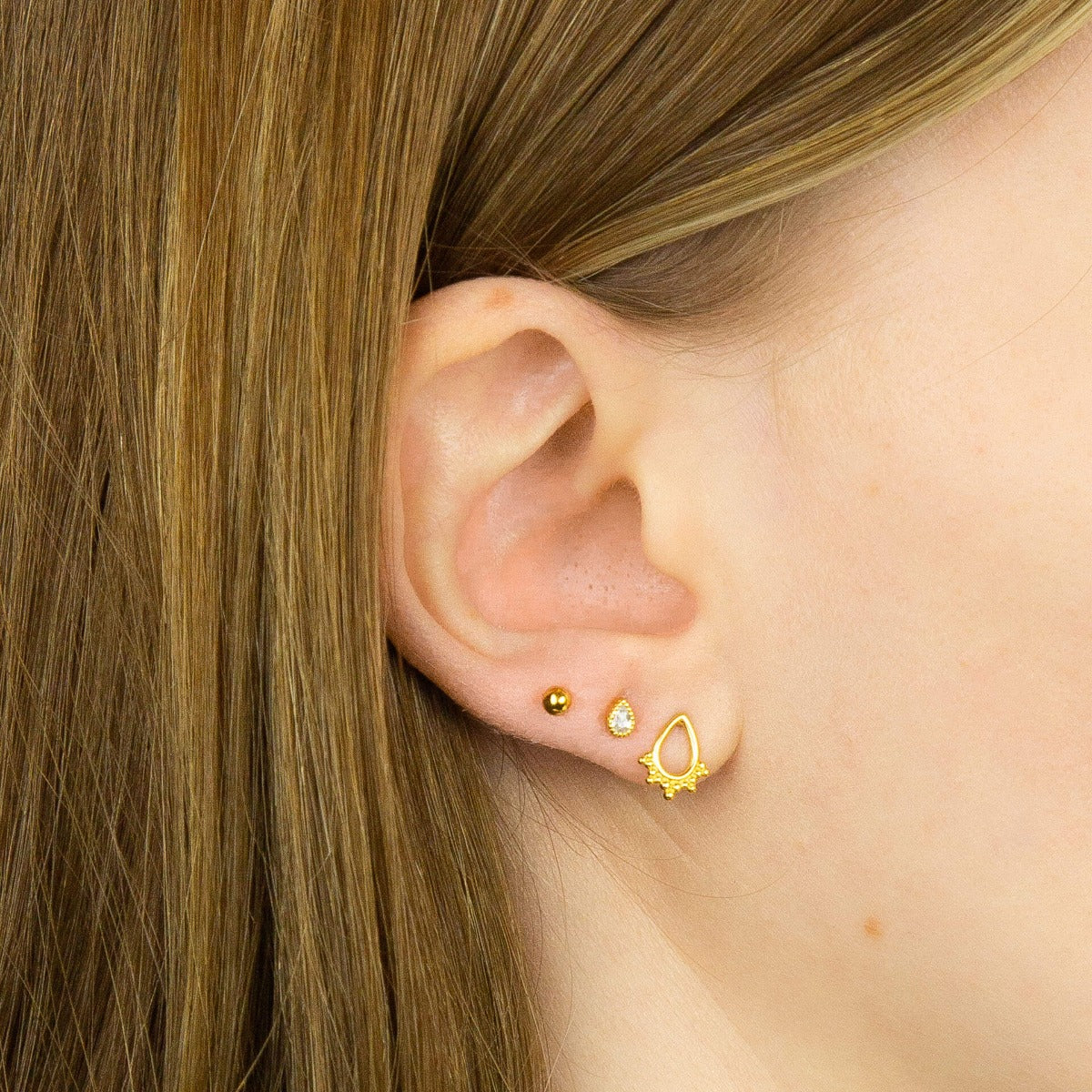 Beginnings Teardrop Ohrstecker mit Zirkonia