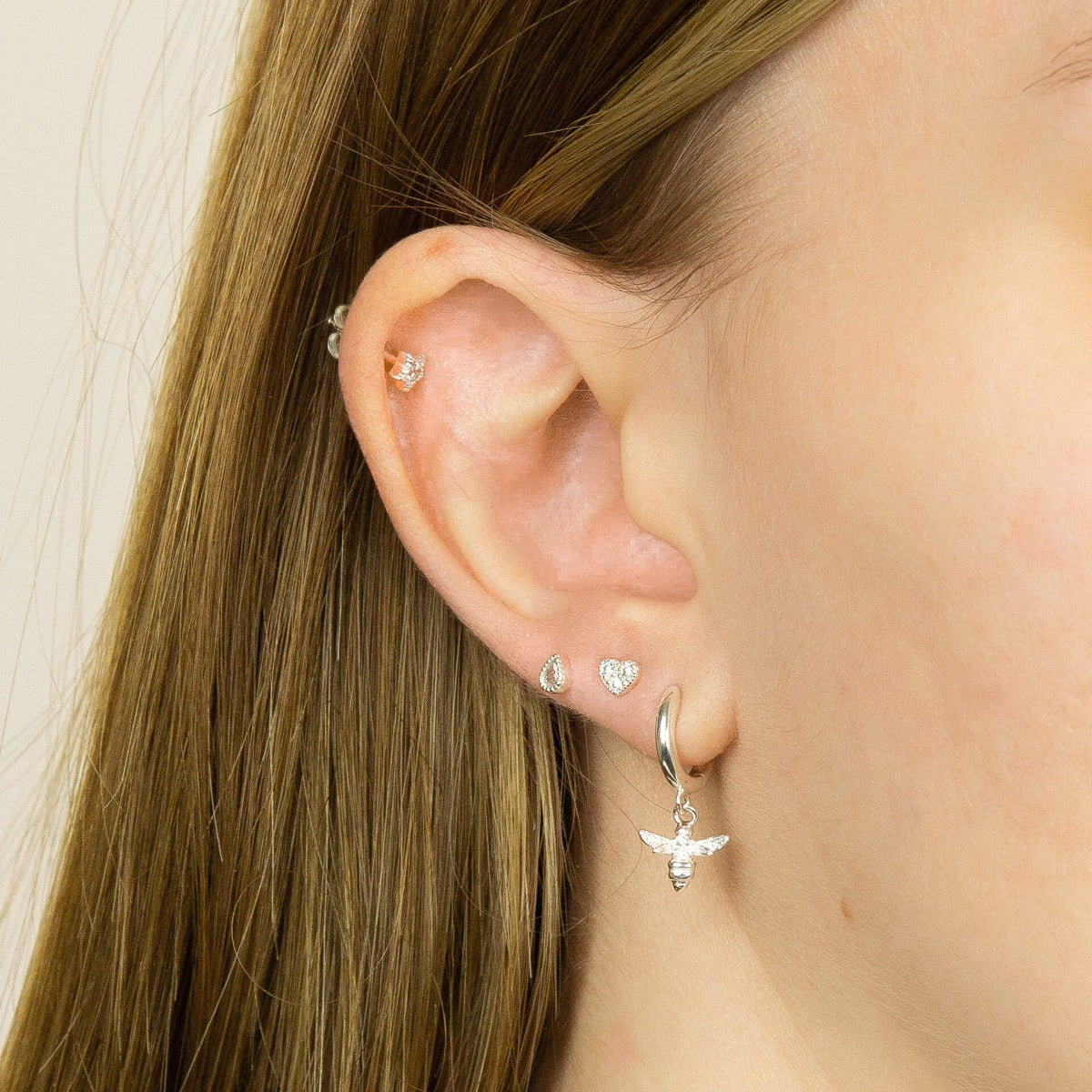 Beginnings Teardrop Ohrstecker mit Zirkonia