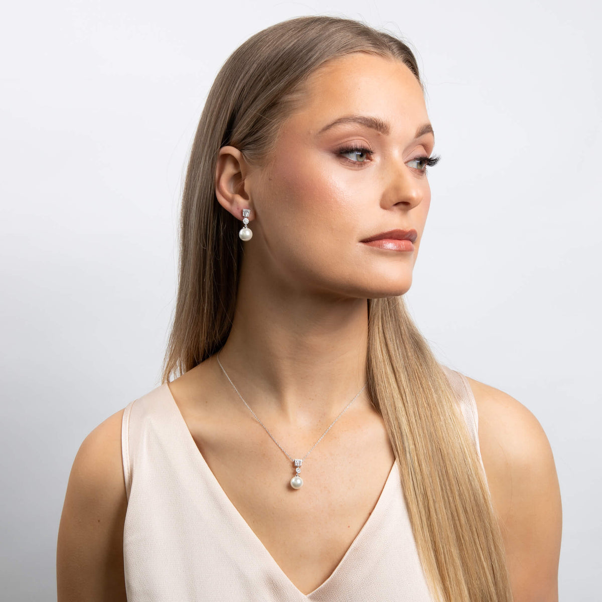 Diamonfire Zirkonia- und Muschelkernperlen-Ohrhänger