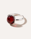 Anello solitario ESSENTIALS in ambra color rosso ciliegia