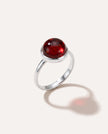 Anello solitario ESSENTIALS in ambra color rosso ciliegia