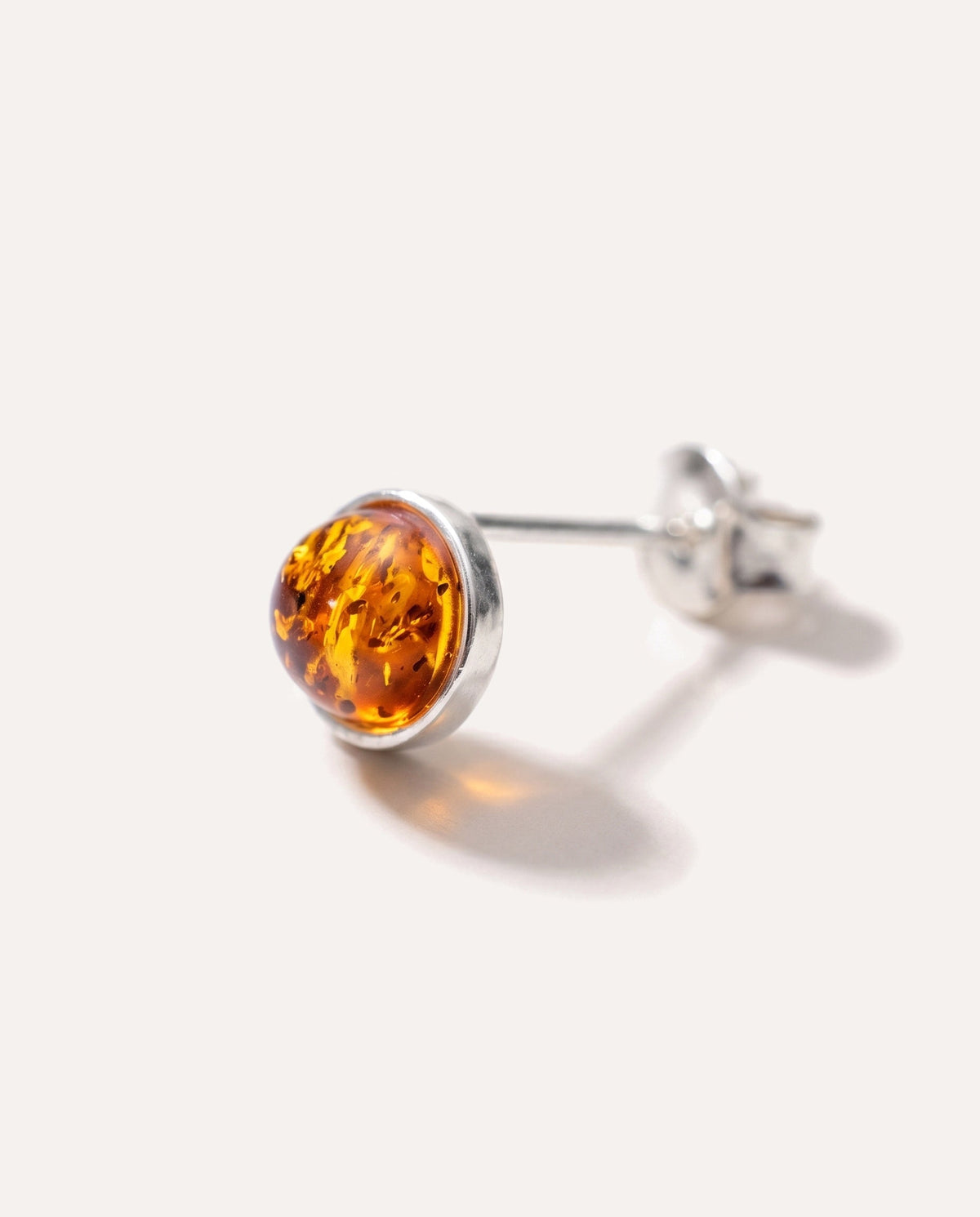 ESSENTIALS Mini Amber Oorknopjes