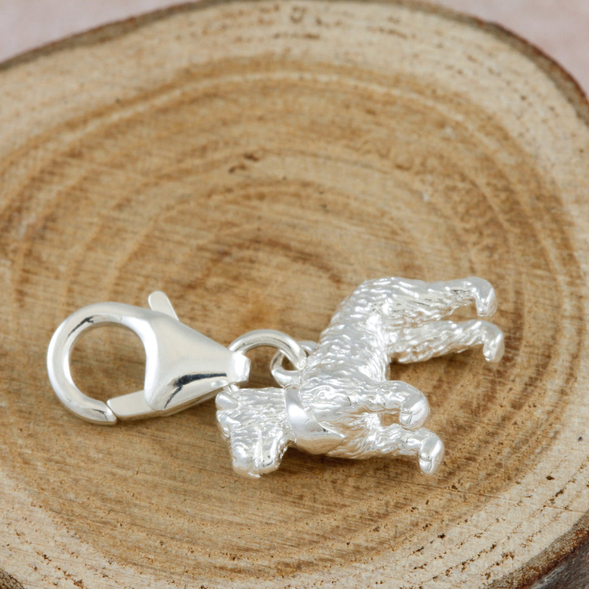 Dije de plata de perro Fox Terrier