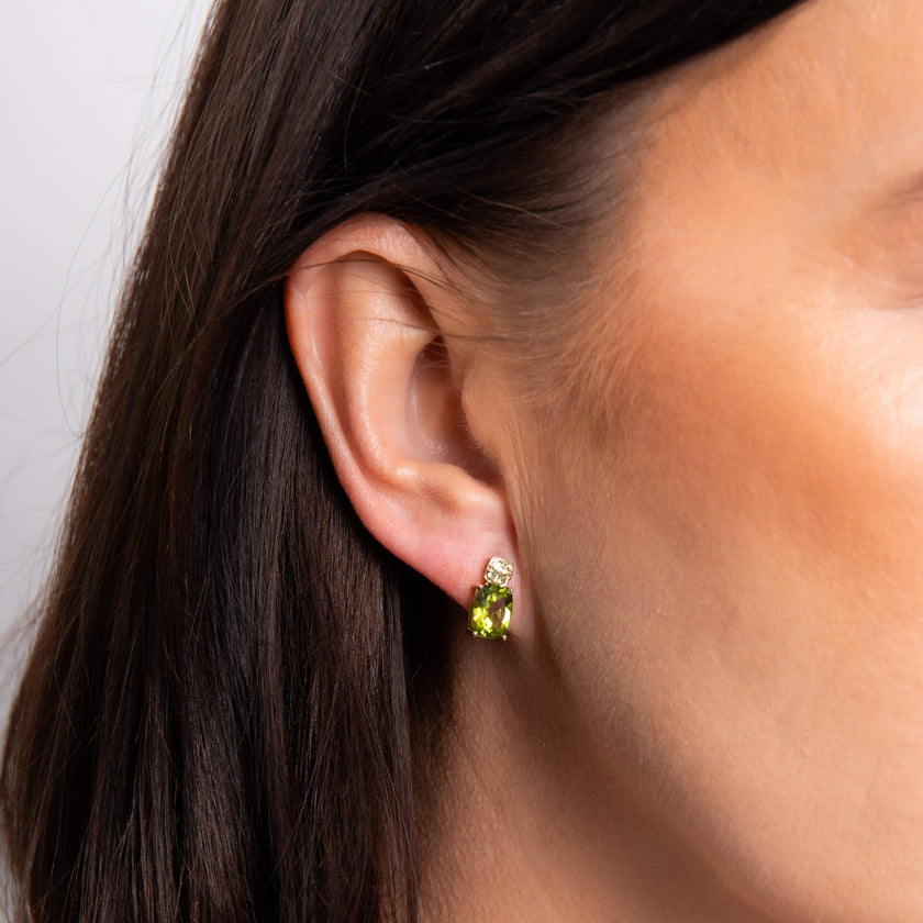 Elements Gold Ohrringe mit kissenförmigem Peridot und Steinbesatz