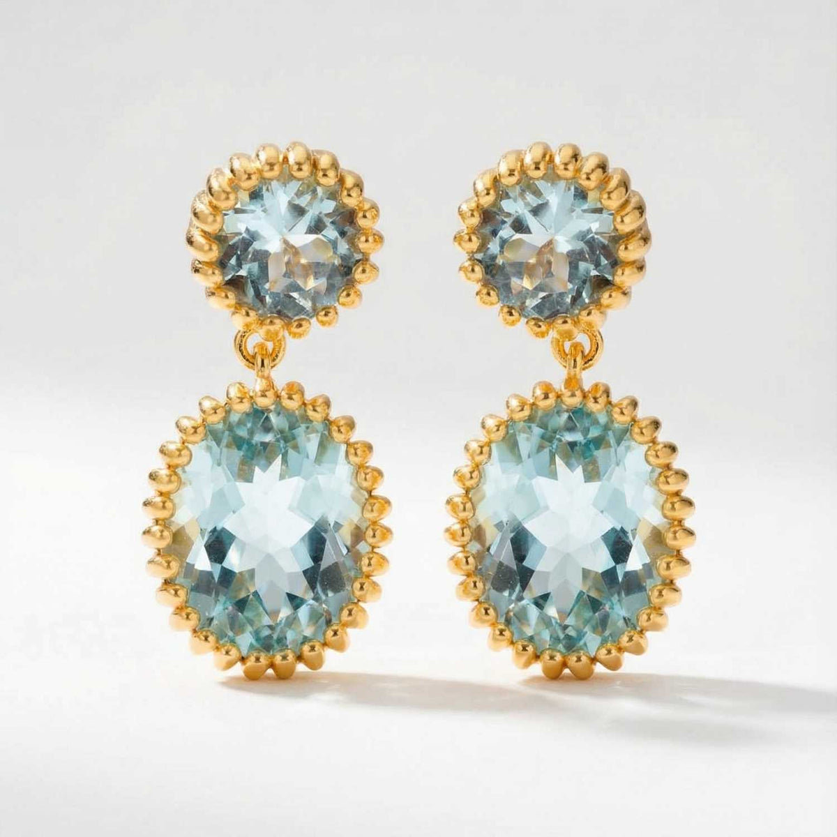 Boucles d'oreilles Aurélia en topaze bleue ciel et or