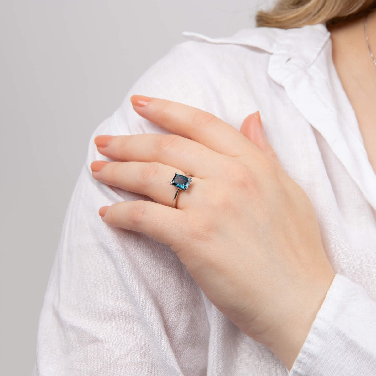 Elements Gold Ring mit rechteckigem London Blue Topaz