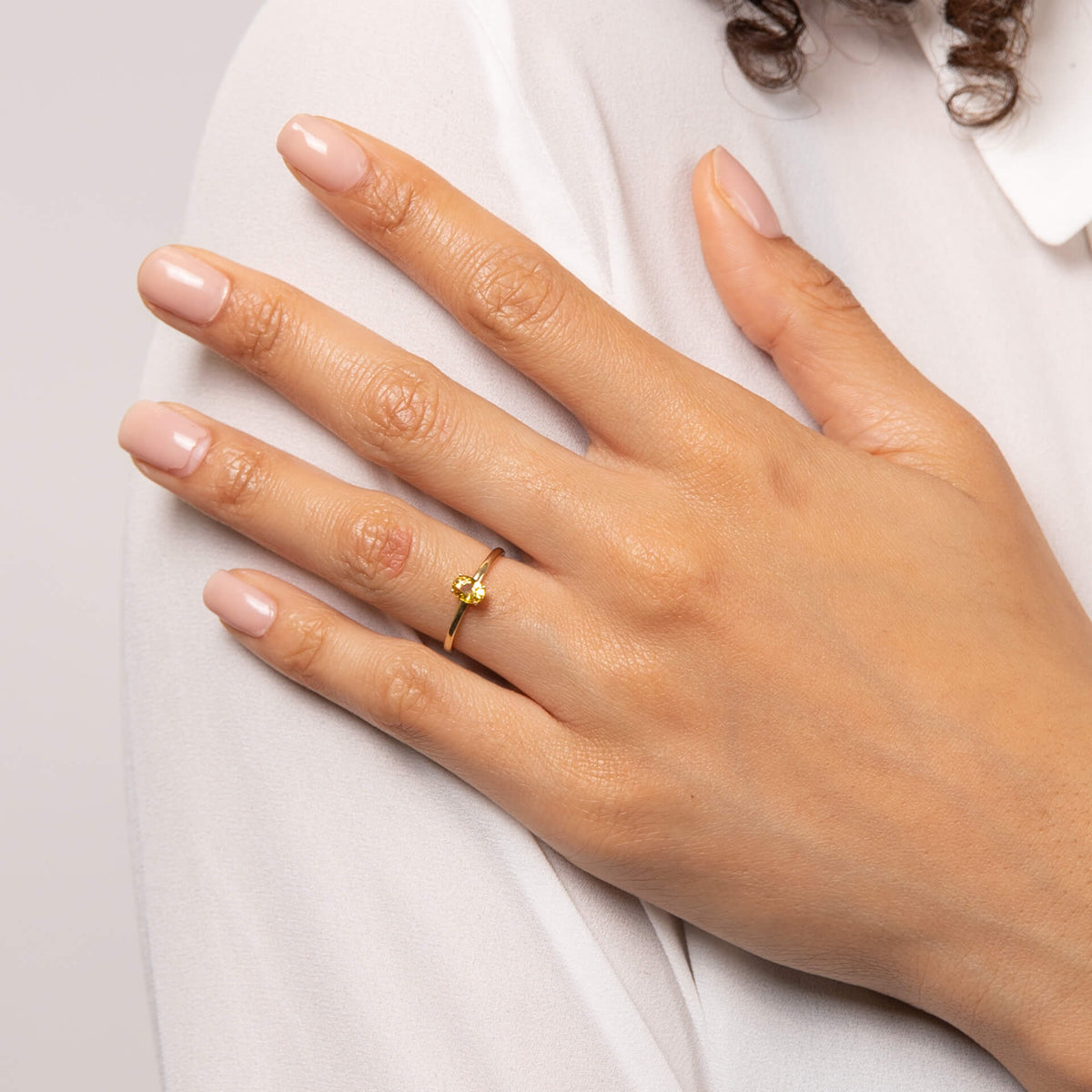 Elements Gold Ring mit oval geschliffenem gelbem Saphir