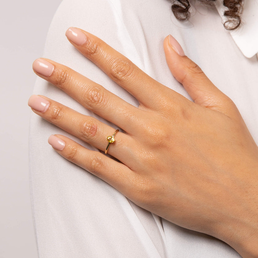 Elements Gold Ring mit oval geschliffenem gelbem Saphir