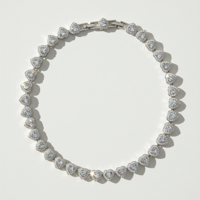 Halsketting met hartvormige choker