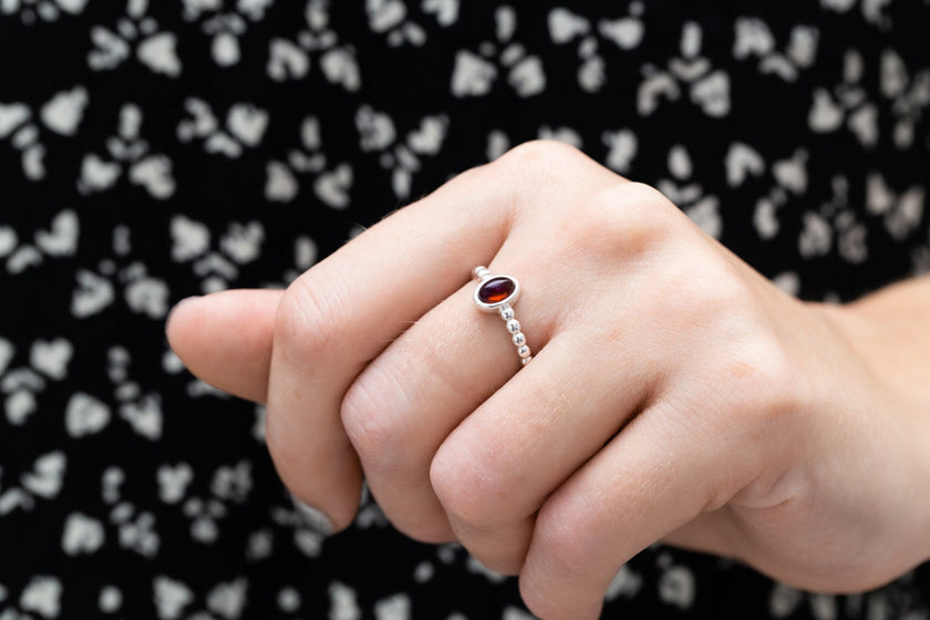 Anello a bolle impilabile in ambra ciliegia