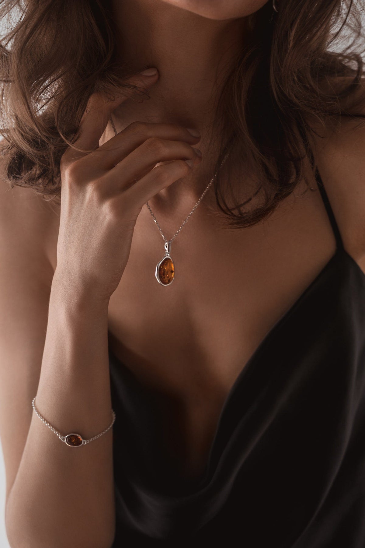 Collana con ciondolo in ambra ELEMENT