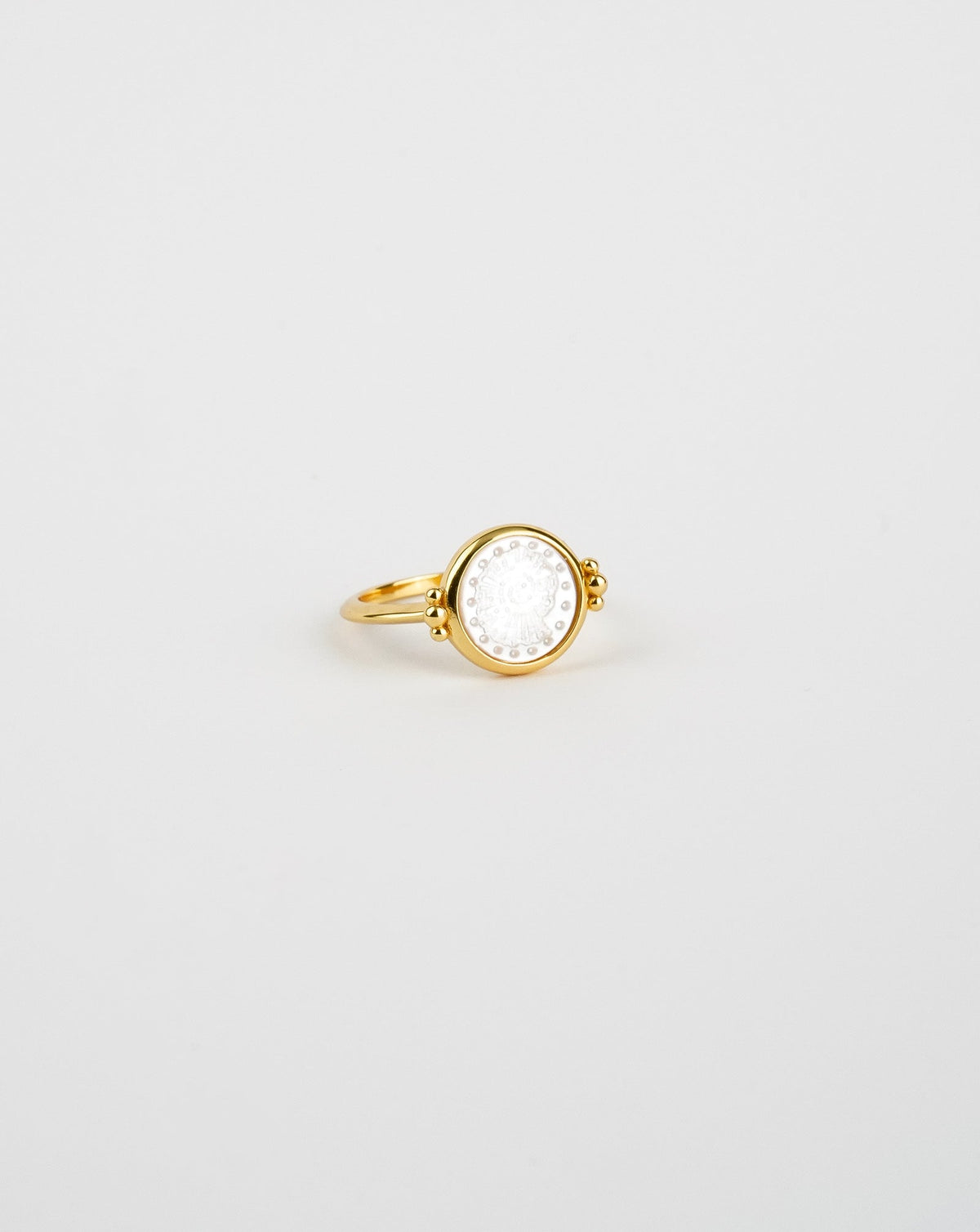 Anello con perla e stampa a conchiglia
