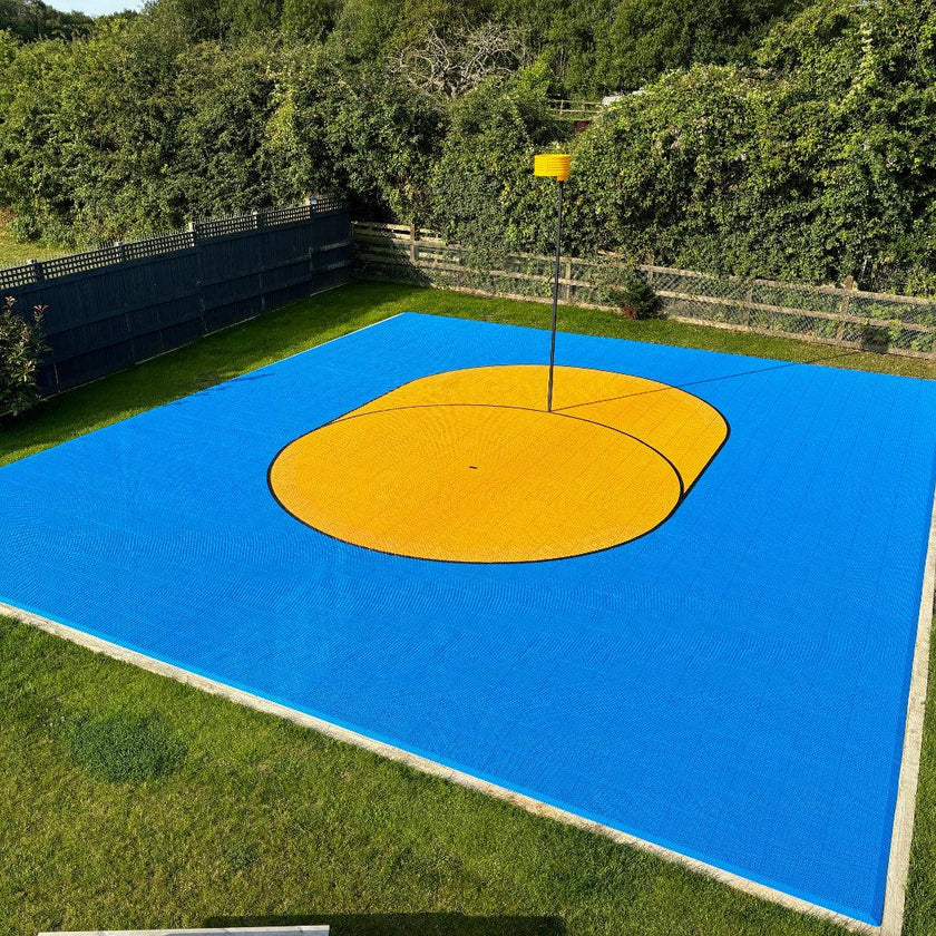 Cancha de korfball de tamaño completo con demarcaciones
