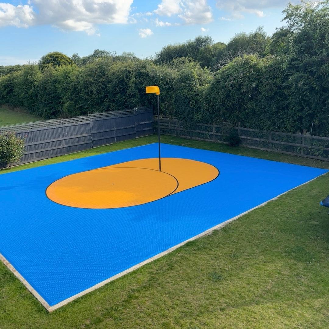 Cancha de korfball de tamaño completo con demarcaciones