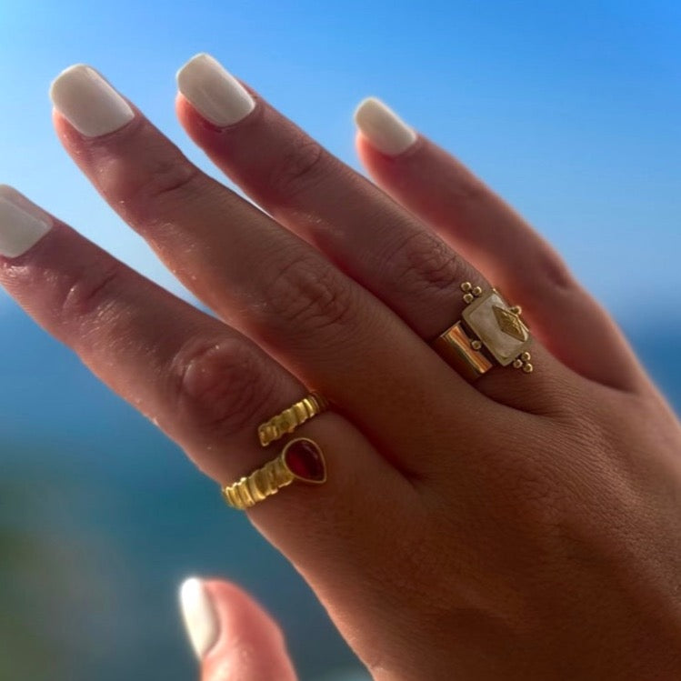 Kali Luxe 18k gullbelagt Cerise-omslagsring