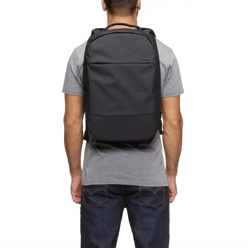 Mochila compacta InCase City 18l