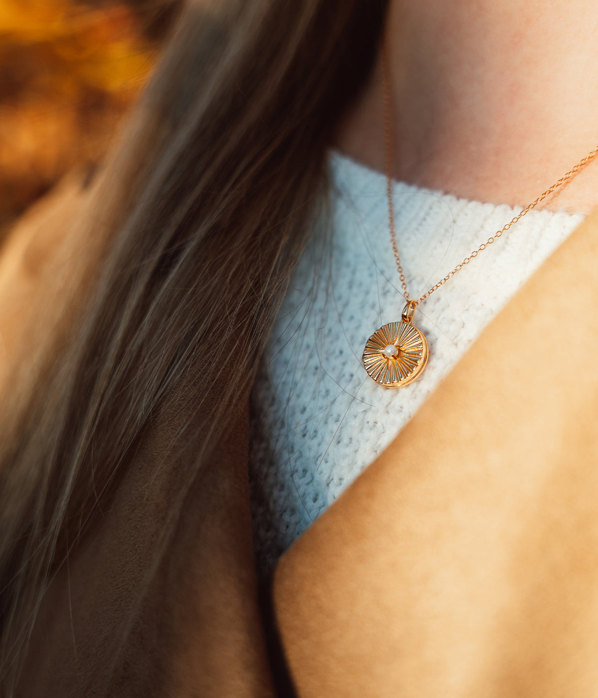 Collana con ciondolo a forma di conchiglia e perla