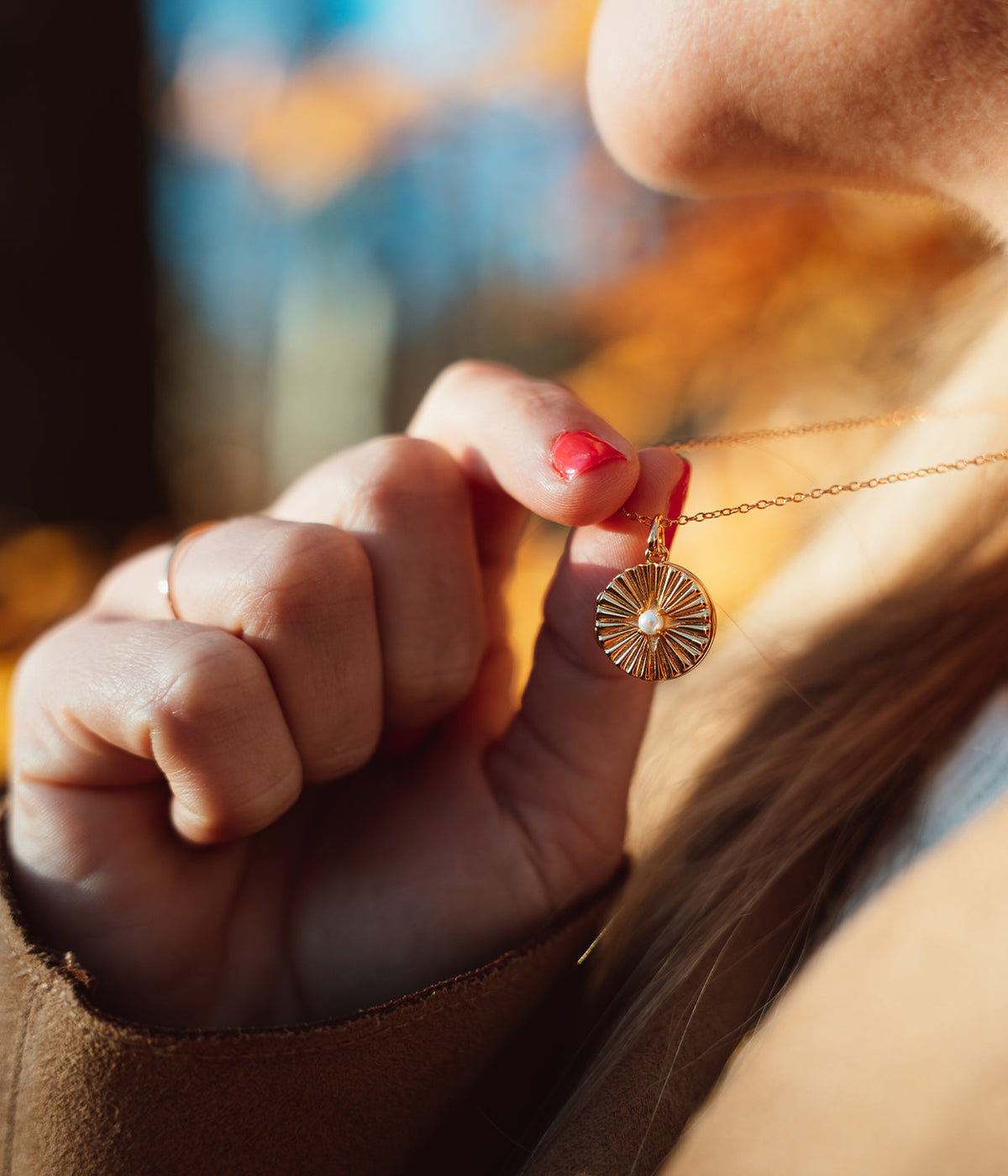 Collana con ciondolo a forma di conchiglia e perla