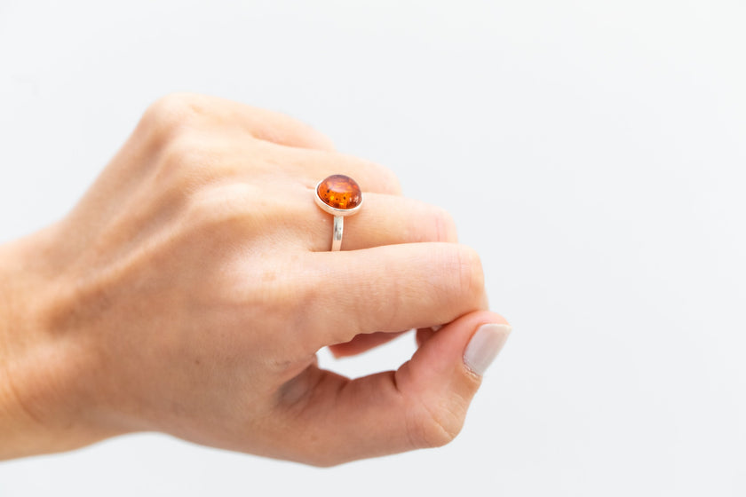 Anello Solitario Amber ESSENTIALS
