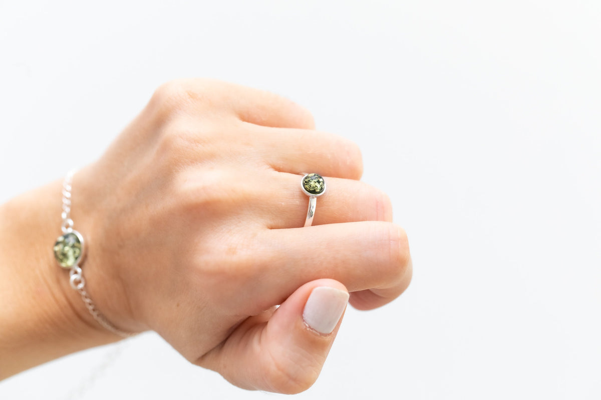 Anello impilabile ESSENTIALS Mini in ambra verde
