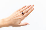 Anello solitario ESSENTIALS in ambra color rosso ciliegia