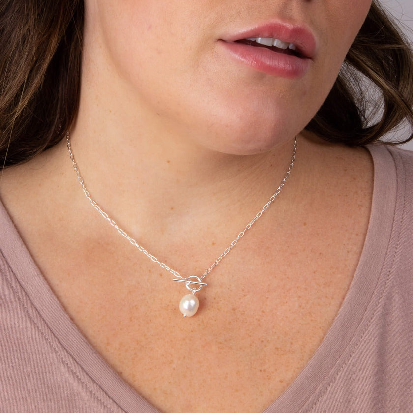 Beginnings T-Bar Chain Necklace with White Pearl