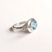Anello con topazio azzurro taglio ovale - Avery