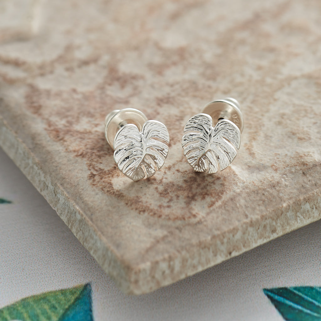 Boucles d'oreilles clous Monstera en forme de feuille de palmier argentées