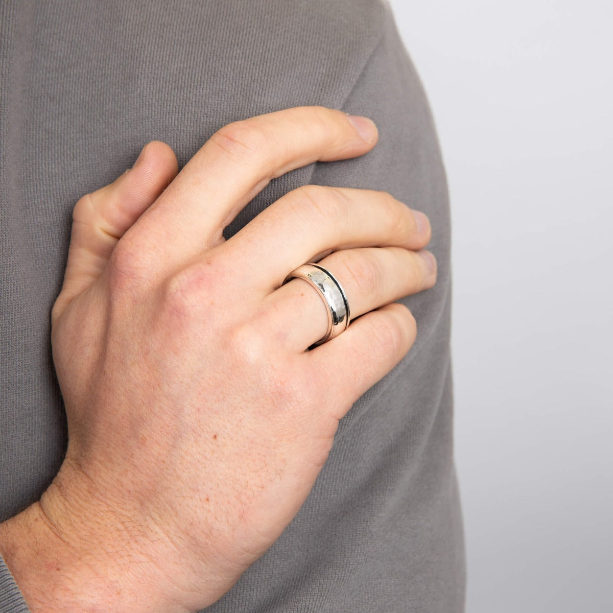 Beginnings Hammered Design Spinner Ring