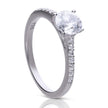 Diamonfire Solitärring mit Ovalschliff und Pave-Schultern