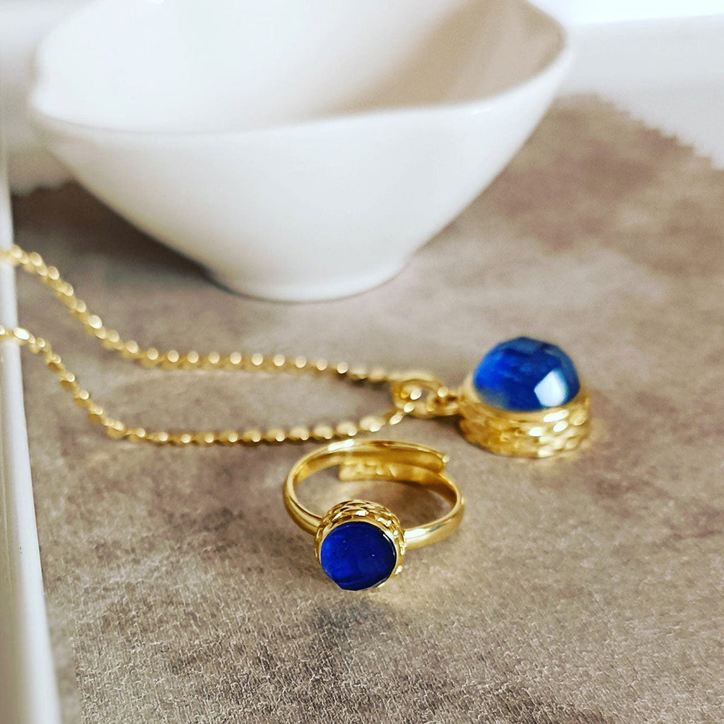 Apollo Gold Gemstone Doublet Ring: Lapis with crystal