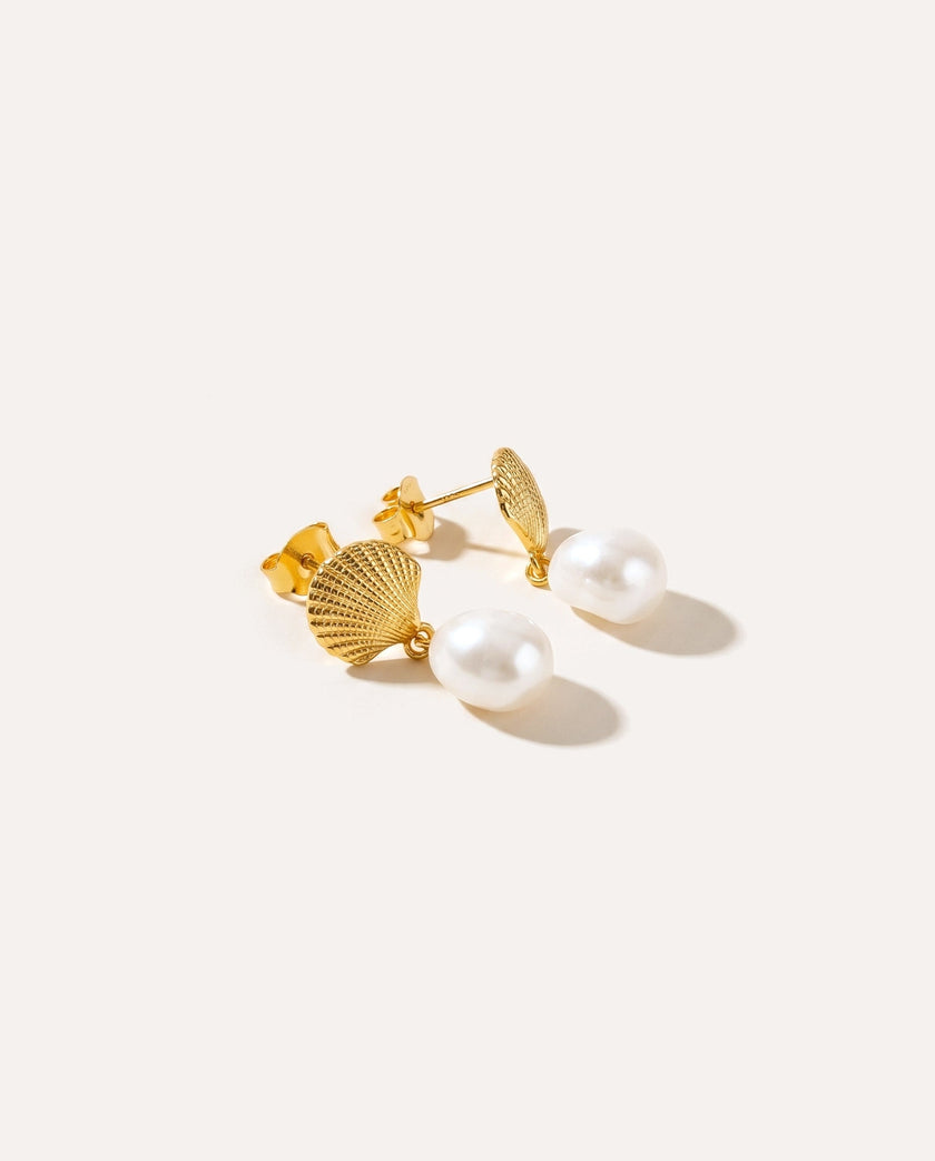 Orecchini di perle con conchiglia