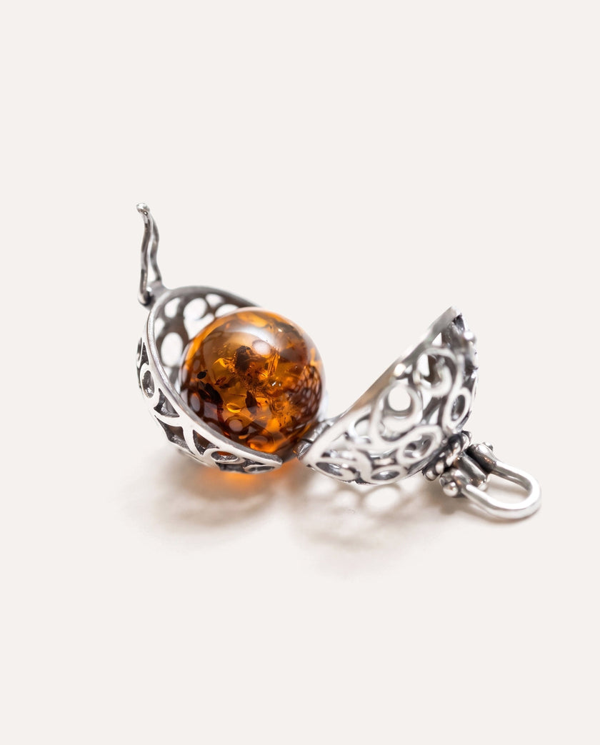 Collier médaillon en filigrane argenté