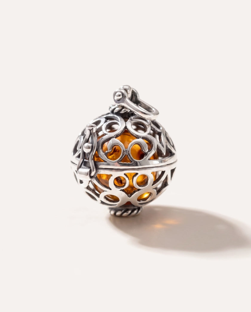 Collier médaillon en filigrane argenté