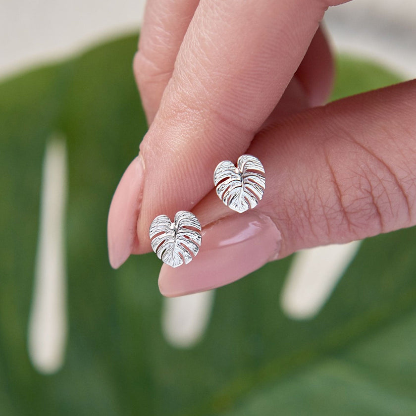 Boucles d'oreilles clous Monstera en forme de feuille de palmier argentées