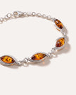 Bracciale a maglie color argento con ambra