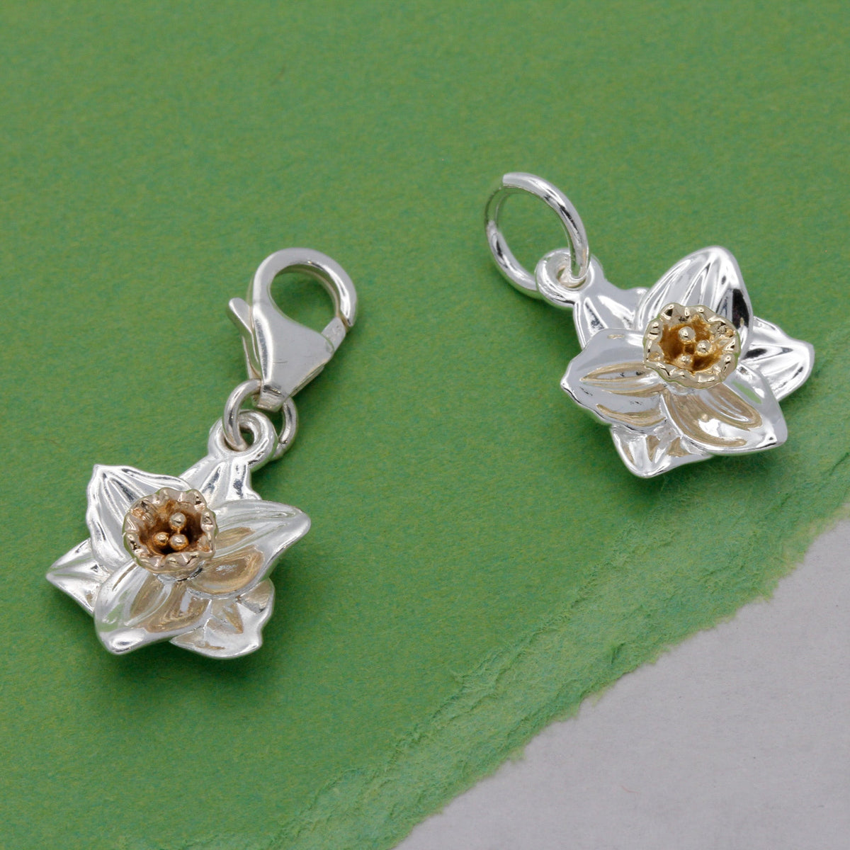 Breloque Fleur de narcisse en argent et or massif