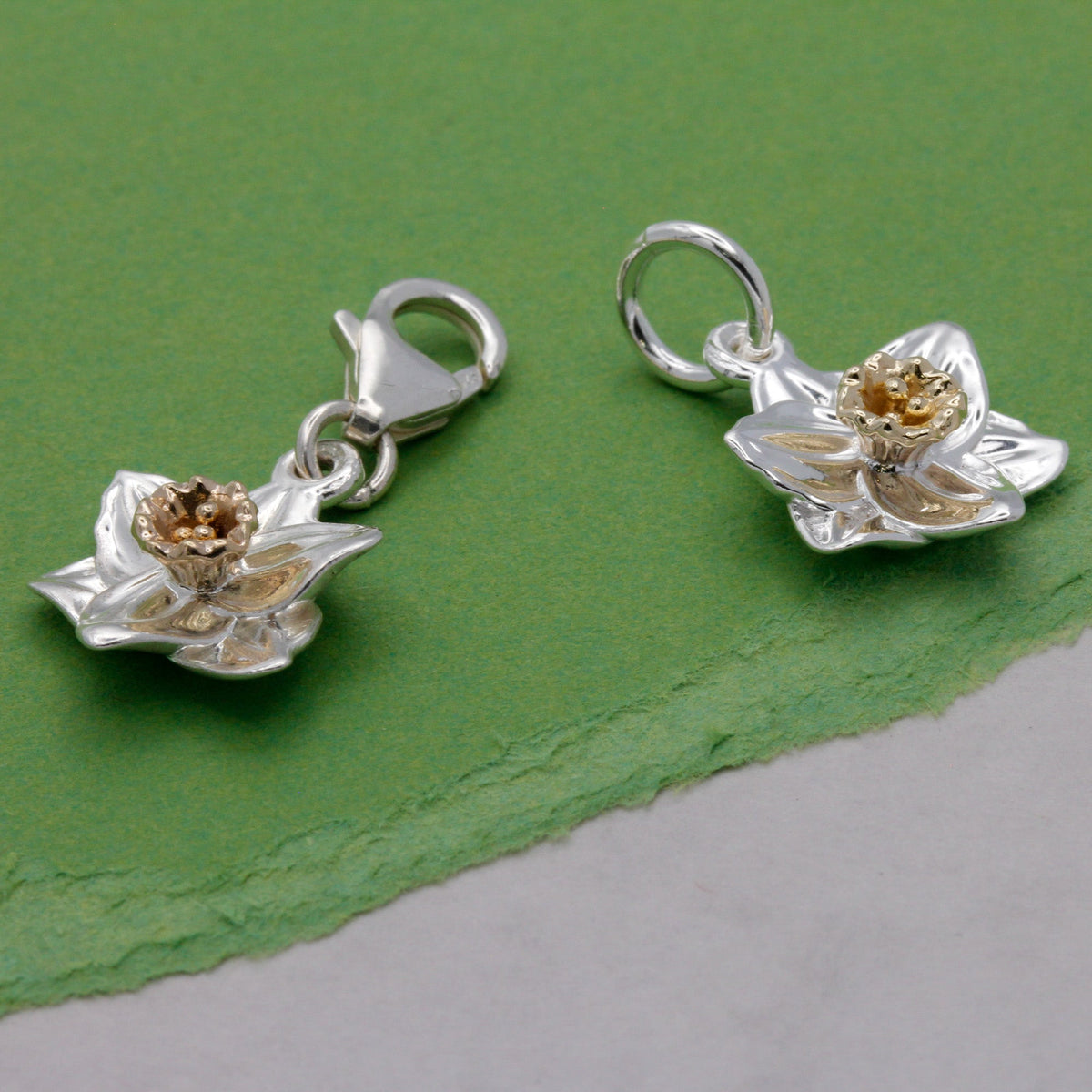 Breloque Fleur de narcisse en argent et or massif