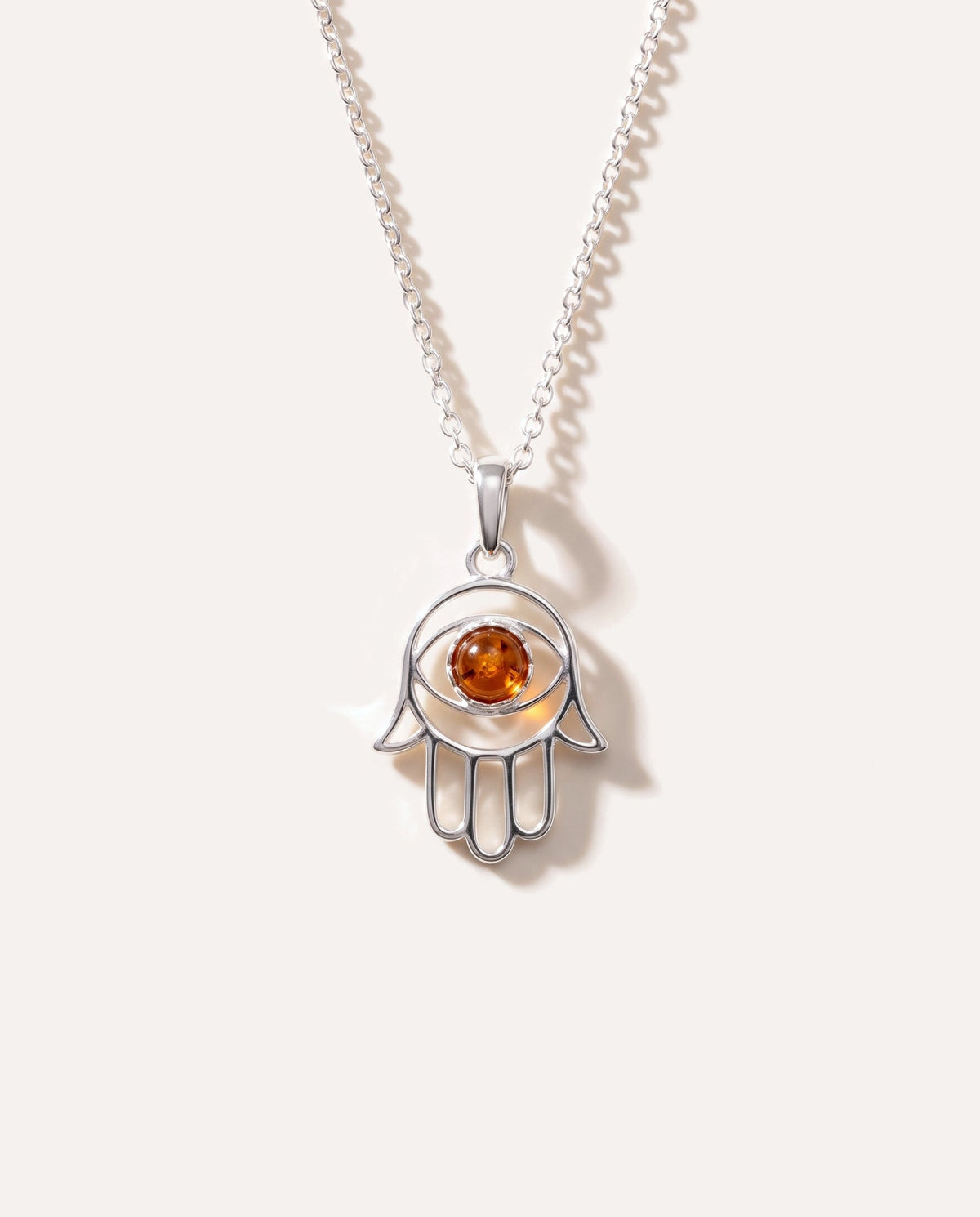Piccolo ciondolo Hamsa in ambra
