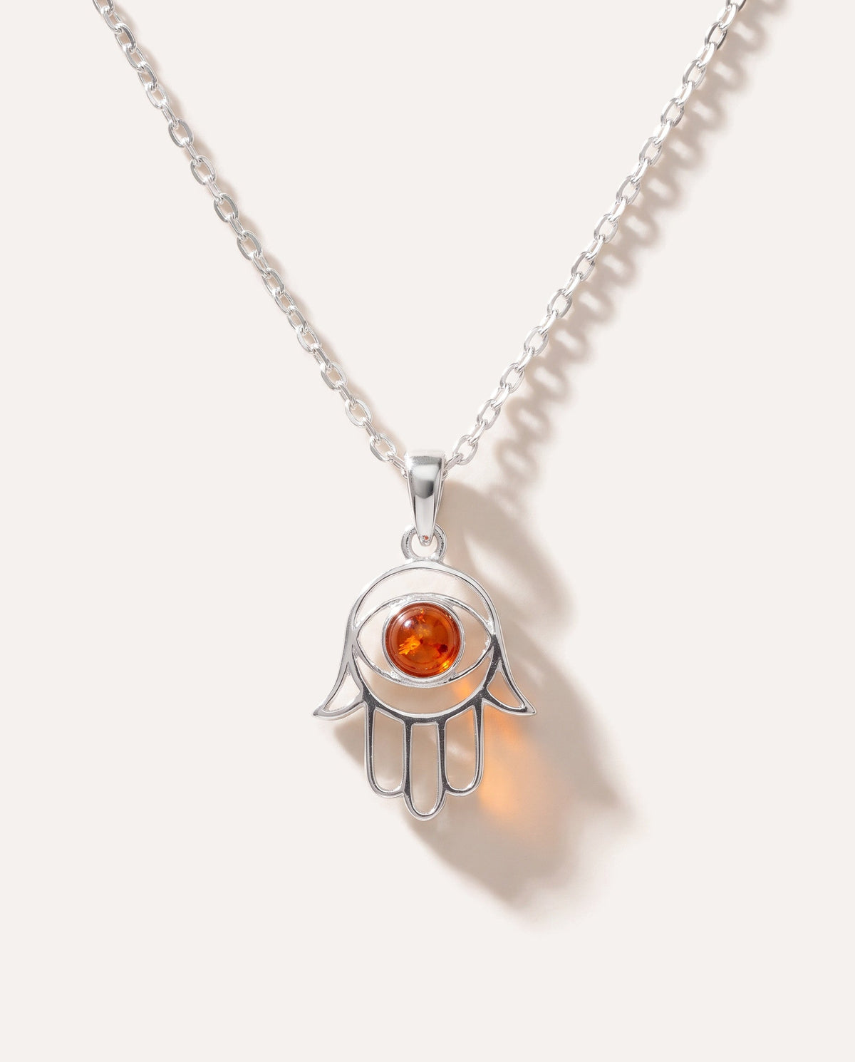 Piccolo ciondolo Hamsa in ambra