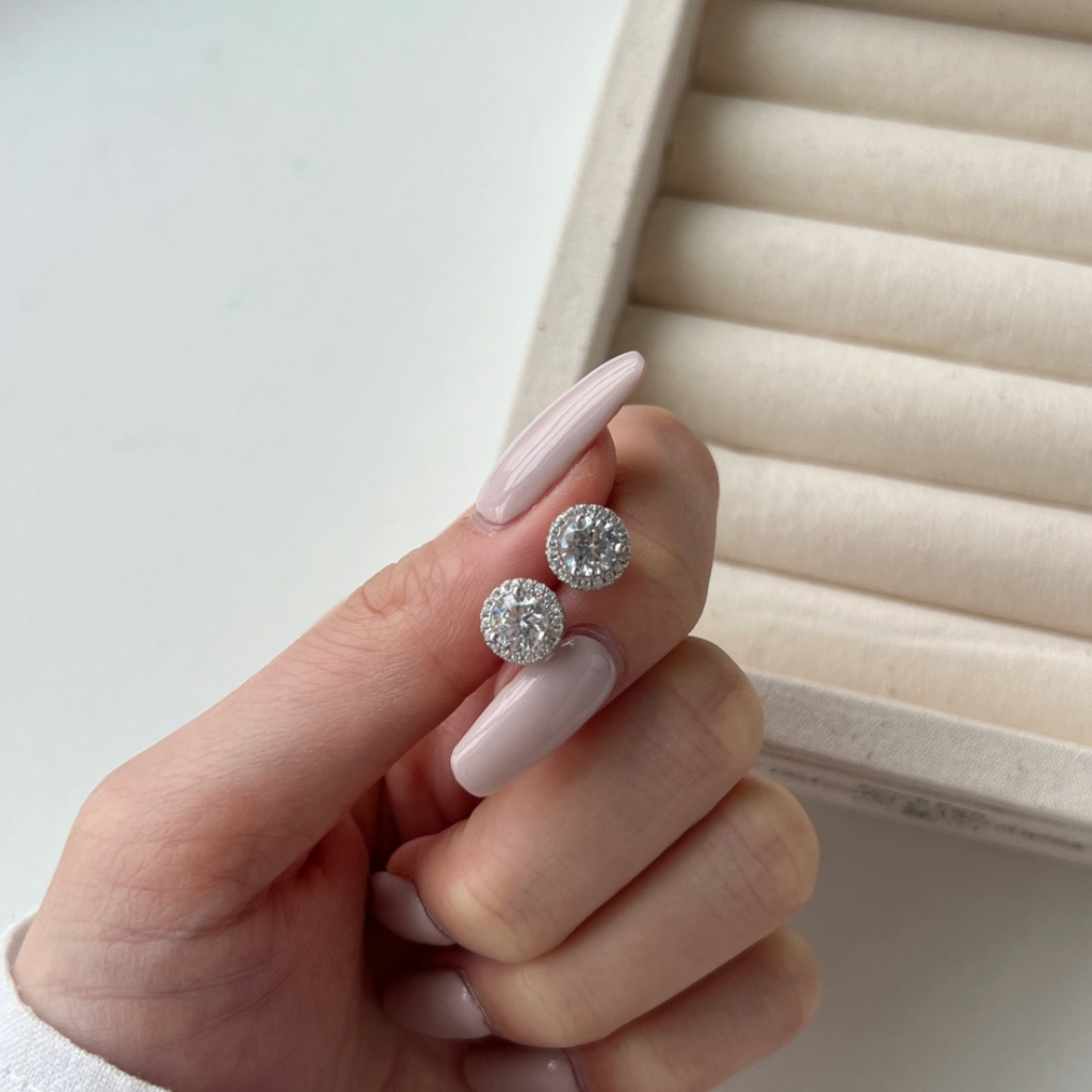 Round Halo studs