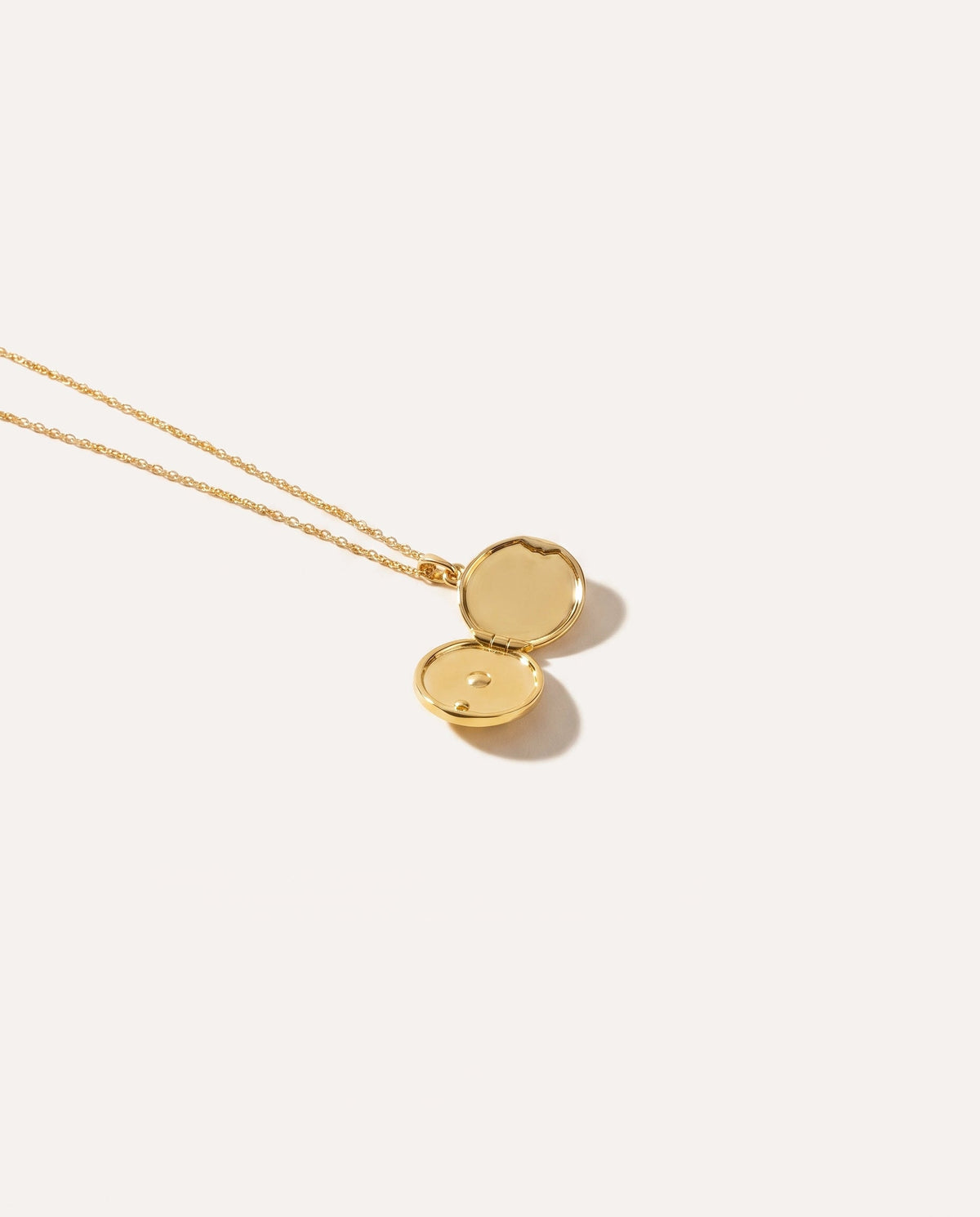 Collana con ciondolo a forma di conchiglia e perla